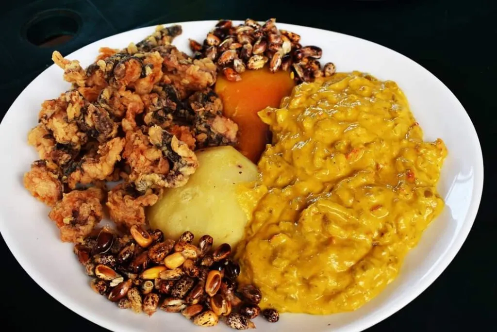 carta del restaurant doña luzmila - perol con chicharron de pulpo y pescado