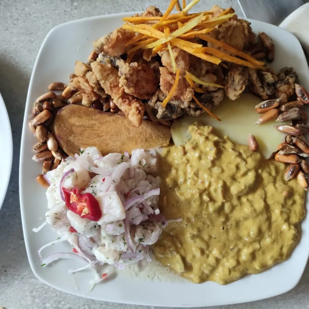 carta del restaurant doña luzmila - ceviche con perol con chicharron de pulpo