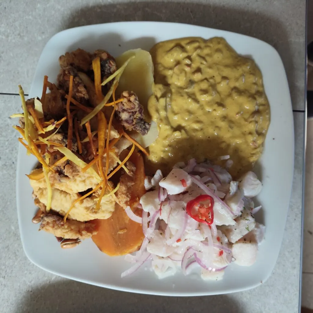 carta del restaurant doña luzmila - ceviche con perol con chicharron de pulpo